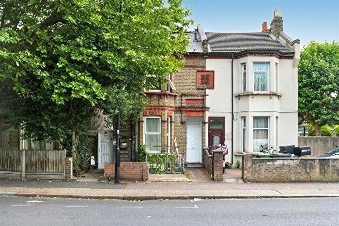 House Of Multiple Occupation For Sale In Upton Lane, London, London, E7