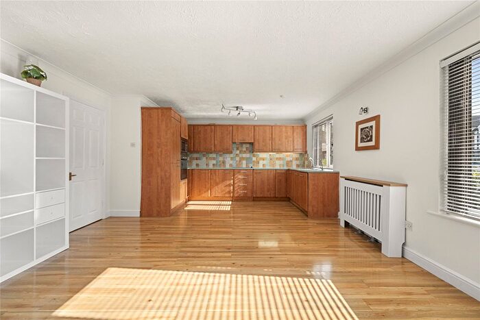 1 Bedroom Flat To Rent In Freelands Road, Cobham, Surrey, KT11