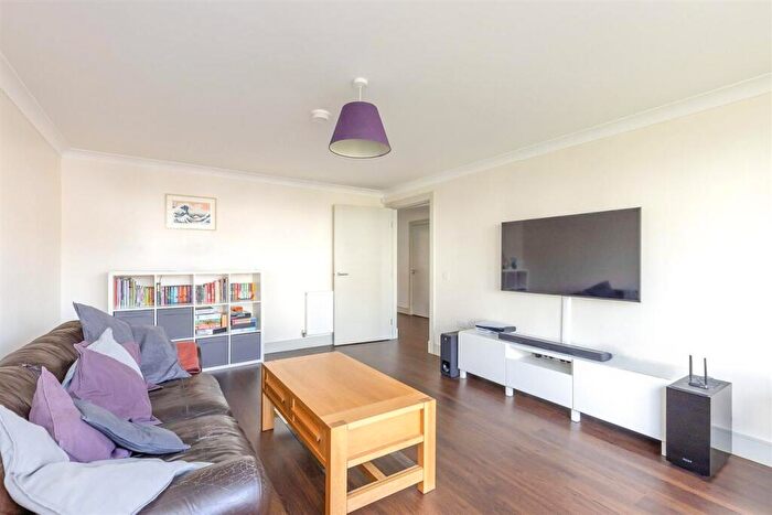 4 Bedroom Detached House For Sale In New Calder Mill Road, Mid Calder, EH54