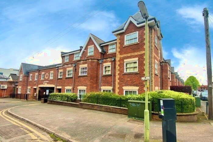 2 Bedroom Flat To Rent In Sandfield Court, Guildford, GU1