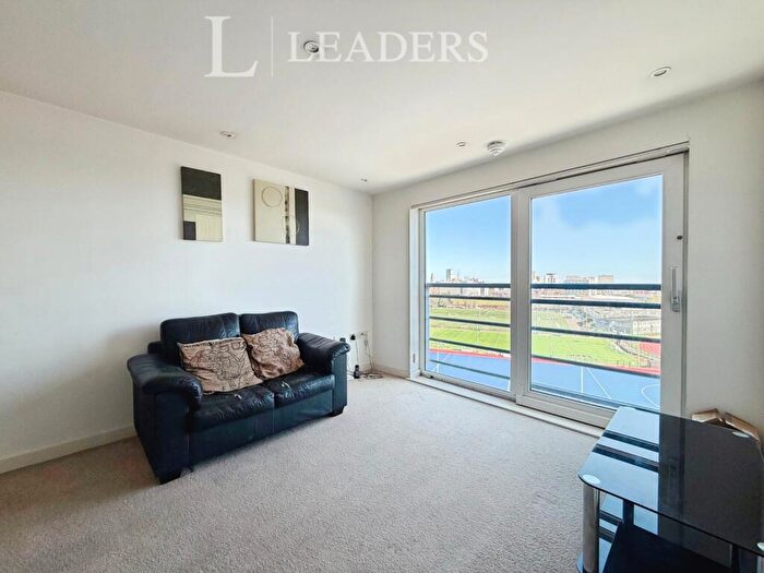 1 Bedroom Apartment For Sale In The Crescent, Gunwharf Quays, PO1