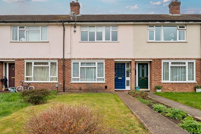 3 Bedroom Terraced House For Sale In Lansdown Close, Woking, Surrey, GU21