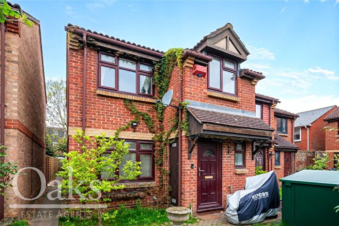 3 Bedroom Semi Detached House For Sale In Rosethorn Close, Balham, SW12