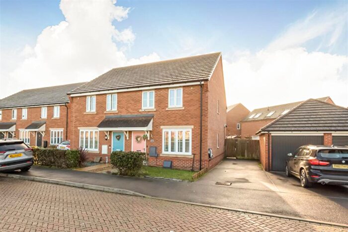 3 Bedroom House For Sale In Yew Tree Crescent, Didcot, OX11