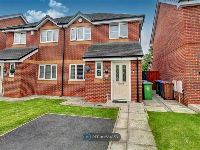 3 Bedroom Semi-Detached House To Rent In Woburn Green, Middleton, Manchester, M24