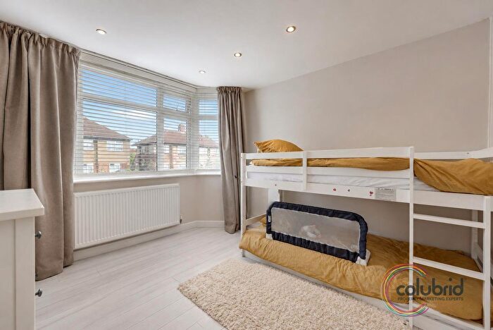 2 Bedroom Maisonette For Sale In Erith Crescent, Romford, RM5