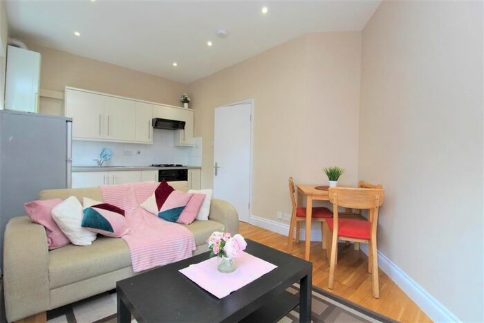 2 Bedroom Flat To Rent In High Road, Wood Green, N22
