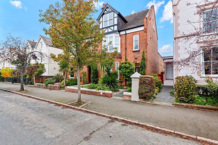 5 Bedroom Semi Detached House For Sale In Russell Terrace, Leamington Spa, CV31