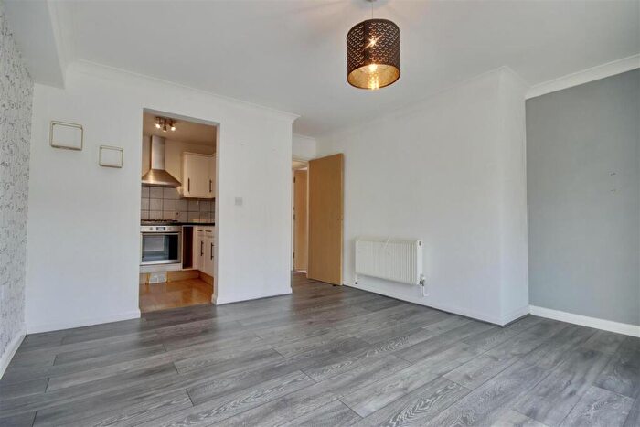 2 Bedroom Flat To Rent In Henderson Road, Southsea, PO4