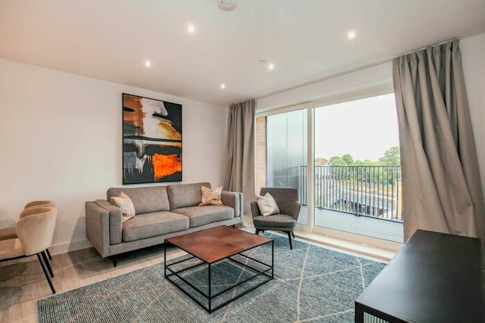 1 Bedroom Flat To Rent In A Kew Bridge Road, Brentford, TW8