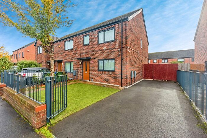 3 Bedroom End Terrace House For Sale In Wenlock Way, Manchester, Greater Manchester, M12