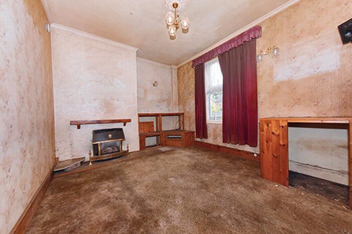 1 Bedroom End Of Terrace House For Sale In Peel Street, Morley, Leeds, LS27