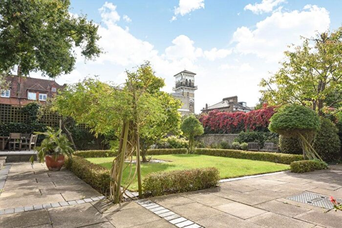 Flat To Rent In Sudbrooke Road, London, SW12