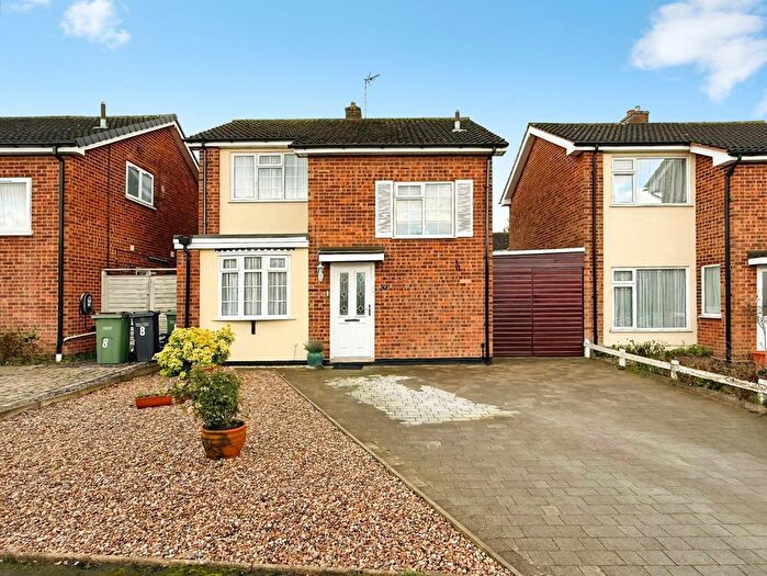 3 Bedroom Detached House For Sale In Kensington Close, Oadby, LE2