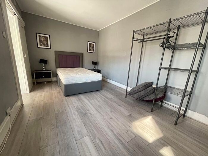 1 Bedroom Flat To Rent In Cowley Mill Road, Uxbridge, UB8