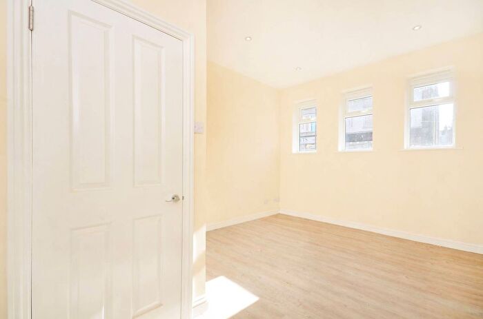 1 Bedroom Flat To Rent In Merton High Street, South Wimbledon, London, SW19