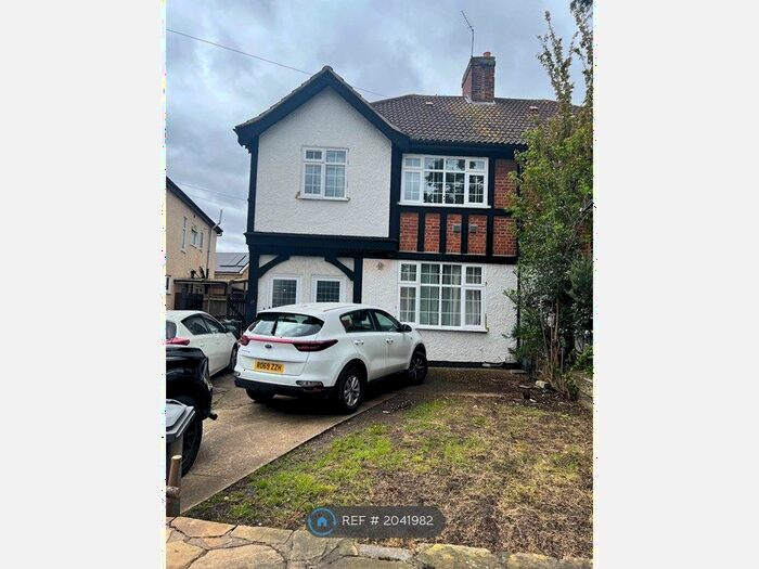 2 Bedroom Maisonette To Rent In Upper Sutton Lane, Hounslow, TW5