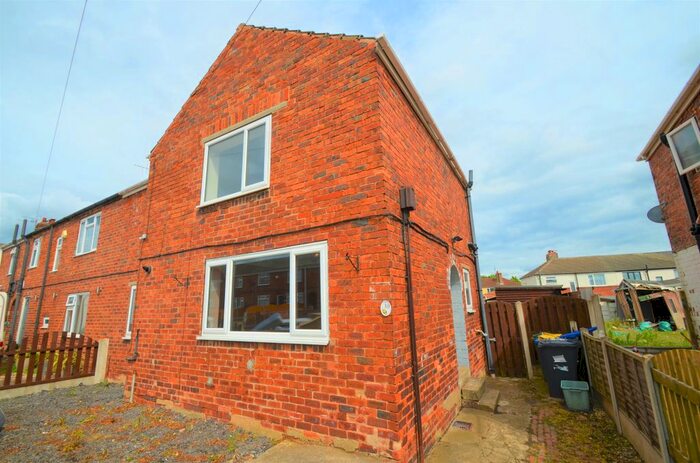 3 Bedroom End Of Terrace House To Rent In Parkgate Avenue, Conisbrough, Doncaster, DN12