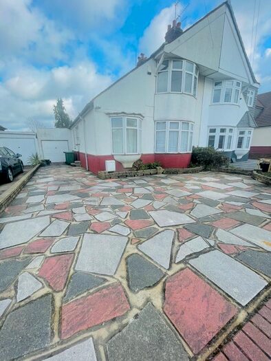 3 Bedroom Semi-Detached House To Rent In Belmont Avenue, Welling, DA16