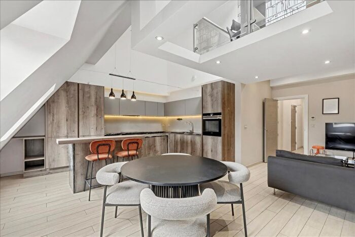 2 Bedroom Flat For Sale In Galena Road, Hammersmith, London, W6