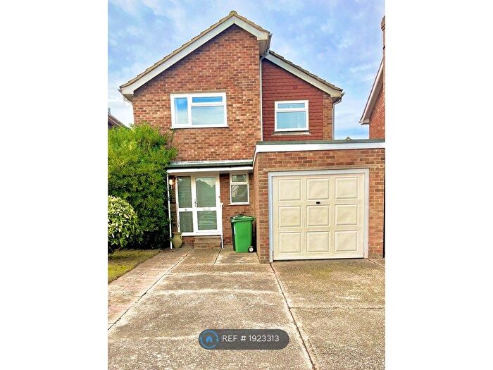 3 Bedroom Detached House To Rent In Compton Close, Bexhill-On-Sea, TN40