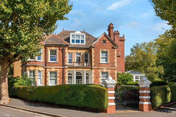 2 Bedroom Maisonette For Sale In Half Moon Lane, Herne Hill, SE24