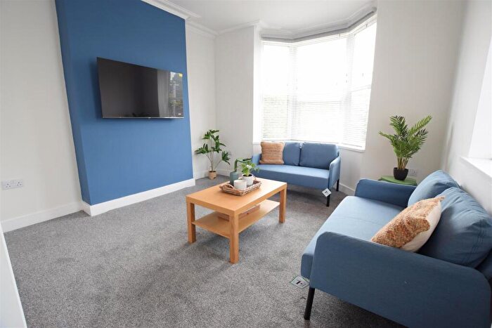 2 Bedroom End Of Terrace House To Rent In Foss Bank - Student House - /, LN1