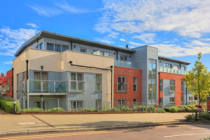 2 Bedroom Flat To Rent In Milan House, St Albans, Herts AL1