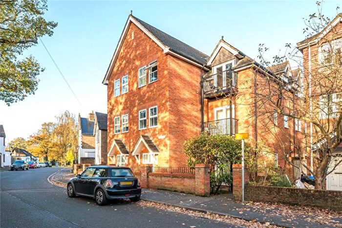 1 Bedroom Property To Rent In Claremont Road, West Byfleet, Surrey, KT14