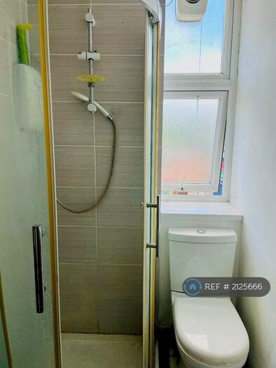 2 Bedroom Flat To Rent In Bank Chambers, Colnbrook, SL3