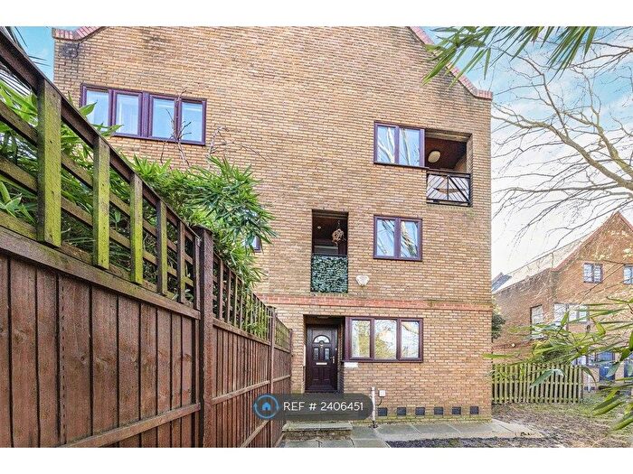 4 Bedroom Semi-Detached House To Rent In Redriff Road, London, SE16