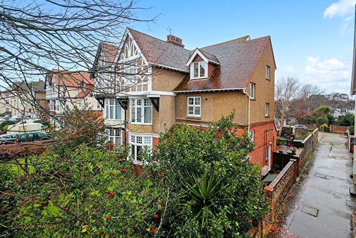 2 Bedroom Flat For Sale In Norfolk Road, Littlehampton, BN17