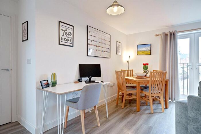 2 Bedroom Apartment For Sale In Whitlock Avenue, Wokingham, Berkshire, RG40
