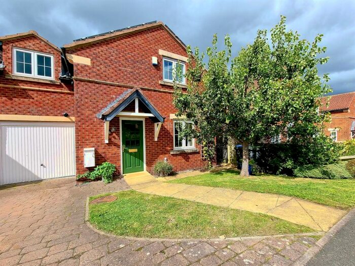 4 Bedroom Semi-Detached House For Sale In Hillgarth, Consett, DH8