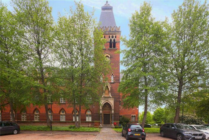 2 Bedroom Flat To Rent In Clock Court, Victory Road, Wanstead, London, E11