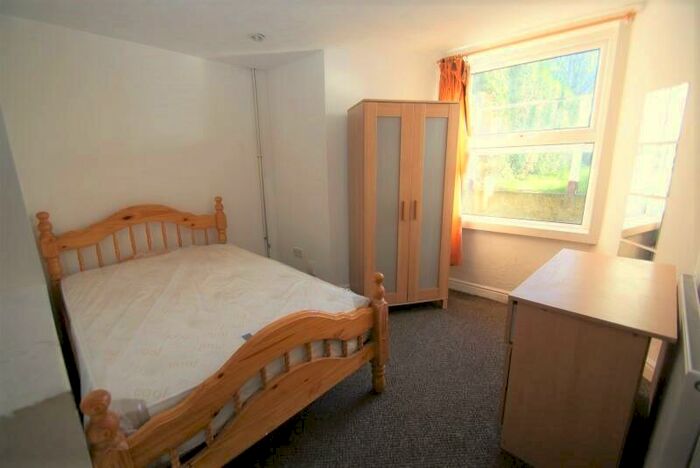 Studio To Rent In Hyde Park Road, Hyde Park, Leeds, LS6