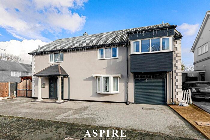 6 Bedroom Detached House For Sale In Maplin Gardens, Basildon, SS14