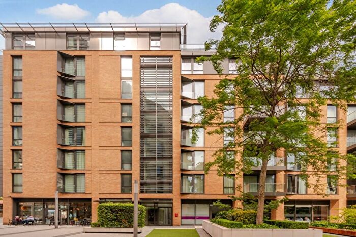 2 Bedroom Flat To Rent In Capital House, Plaza Gardens, London, SW15