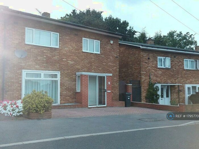 3 Bedroom Semi-Detached House To Rent In Tudor Crescent, Ilford, IG6