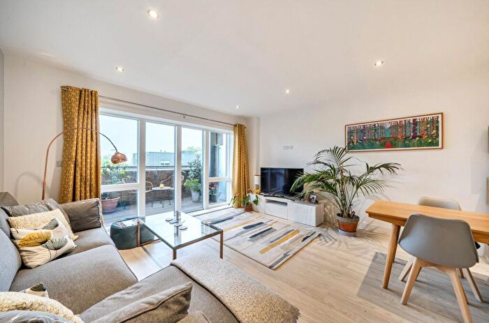 2 Bedroom Apartment For Sale In Sylvan Hill, London, SE19
