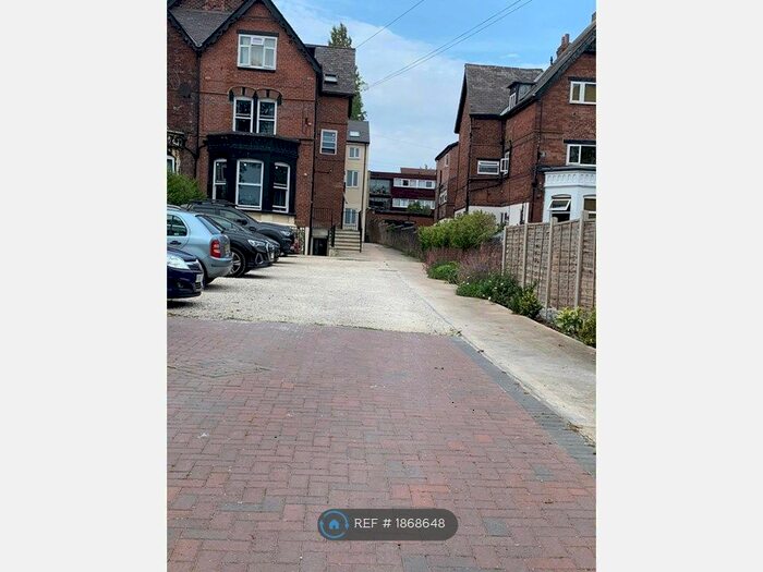 3 Bedroom Flat To Rent In Lidgett Lane, Leeds, LS17