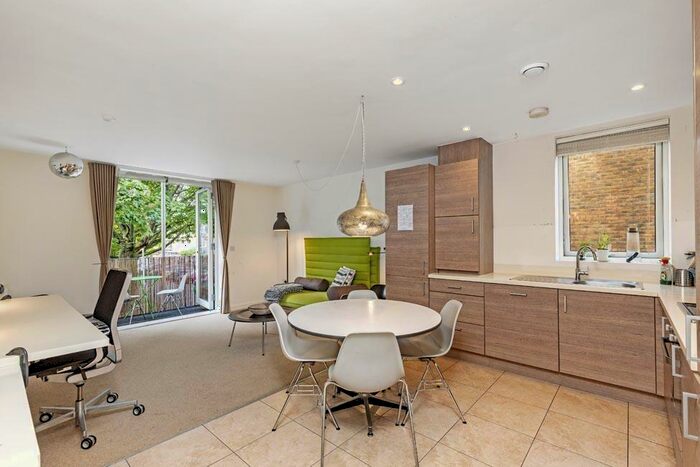 2 Bedroom Flat To Rent In Francis Apartments, Gideon Road, SW11