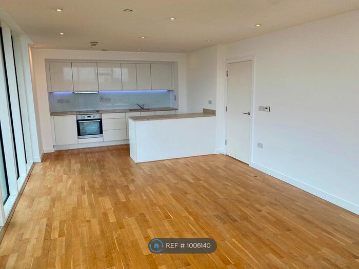 2 Bedroom Flat To Rent In Enterprise Way, London, SW18