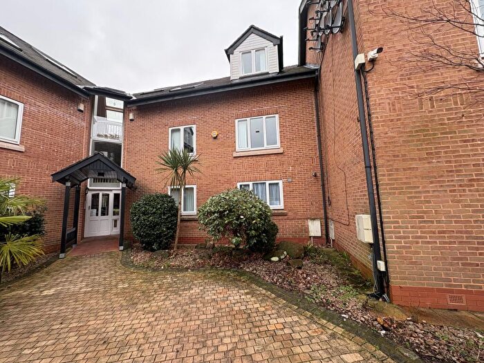 3 Bedroom Flat To Rent In The Courtyard, Mossley Hill., Bl, L18