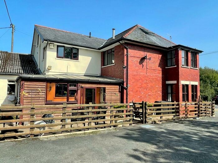 5 Bedroom Detached House For Sale In Crossgates, Llandrindod Wells, Powys, LD1