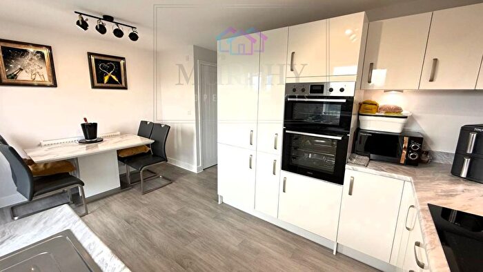 3 Bedroom End Of Terrace House For Sale In Castle Way, Pontefract, Yorkshire, WF8