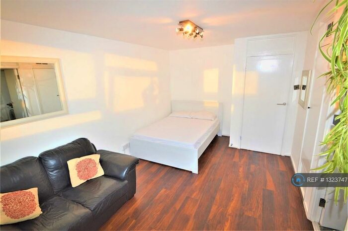 Studio To Rent In Gardener Close, London, E11