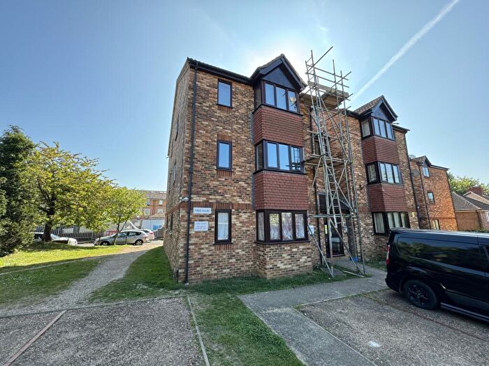 House For Sale In Flat, Tiree House, Franklin Avenue, Slough, Berkshire, SL2
