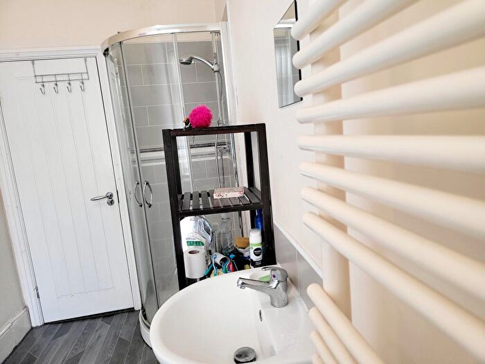 1 Bedroom House To Rent In Room, Liverpool Road, M30