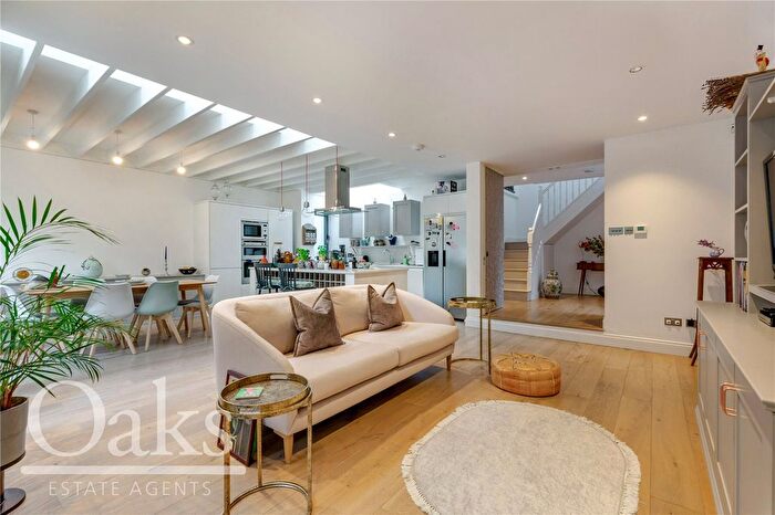 4 Bedroom Detached House To Rent In Norwood Road, London, SE24